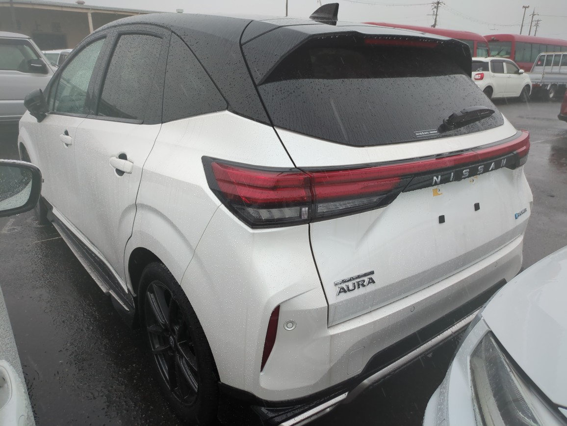 Nissan Note Aura Image 2