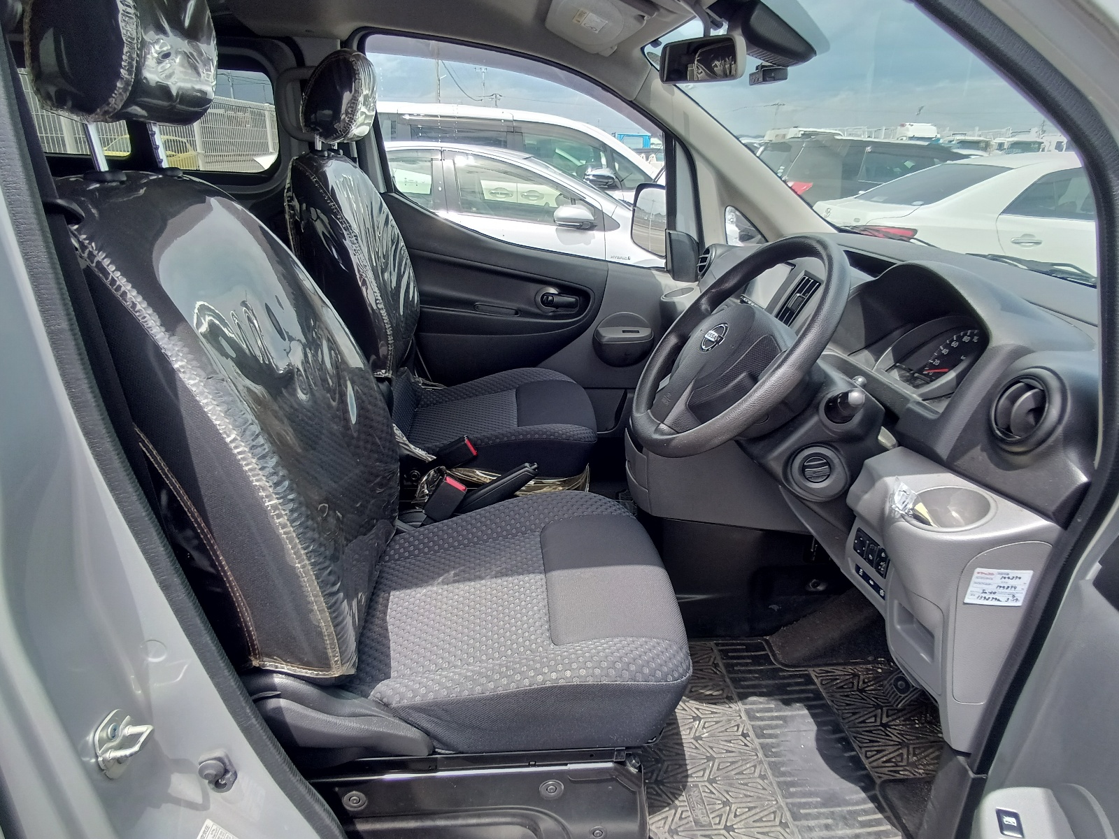 Nissan NV200 Image 2