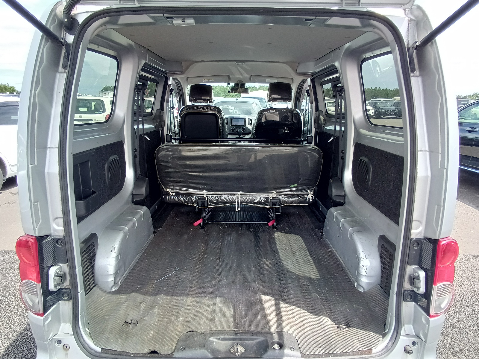Nissan NV200 Image 4