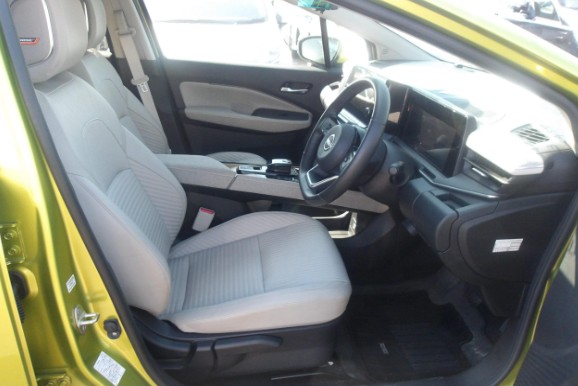 Nissan Note Aura Image 2