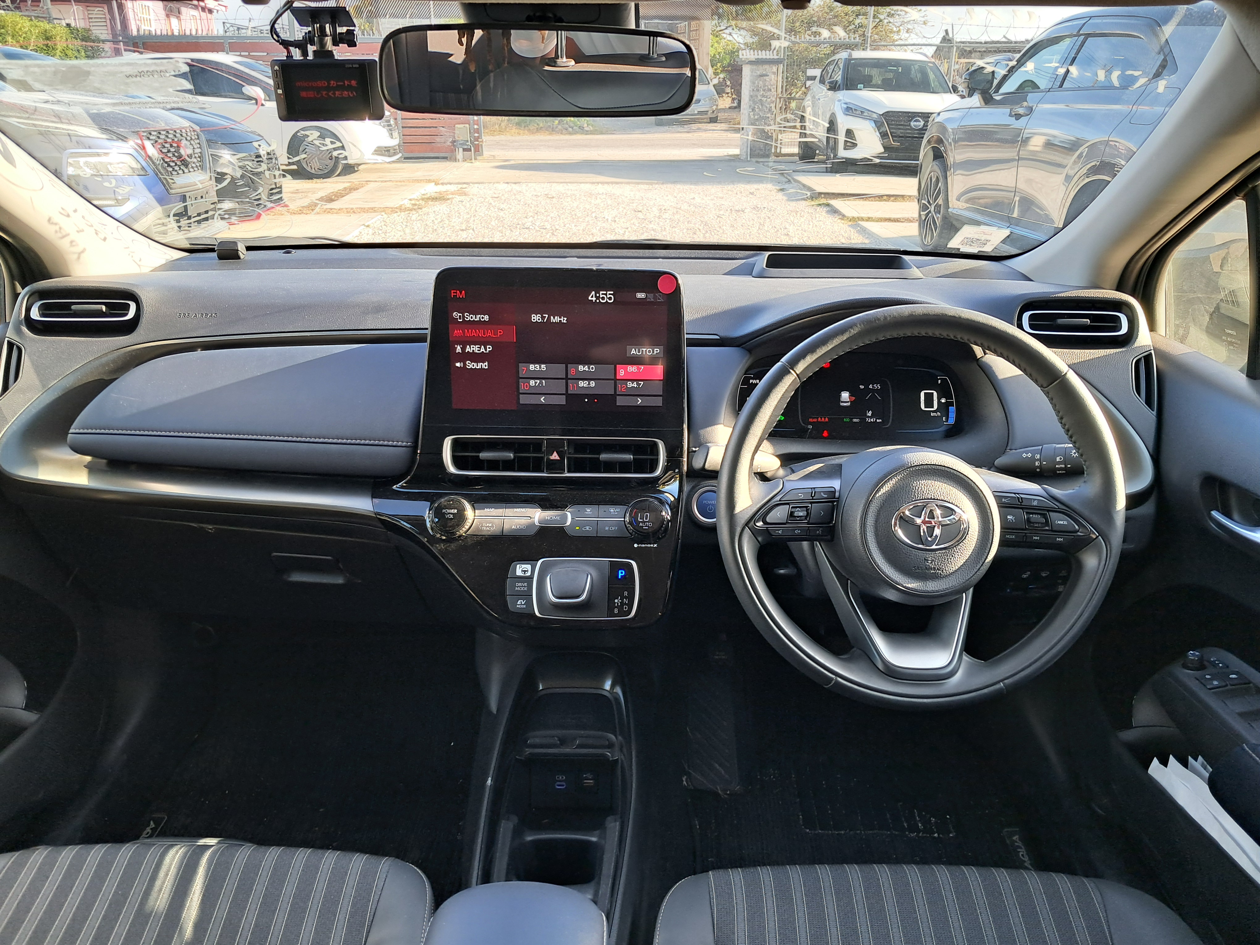 Toyota Aqua Image 2