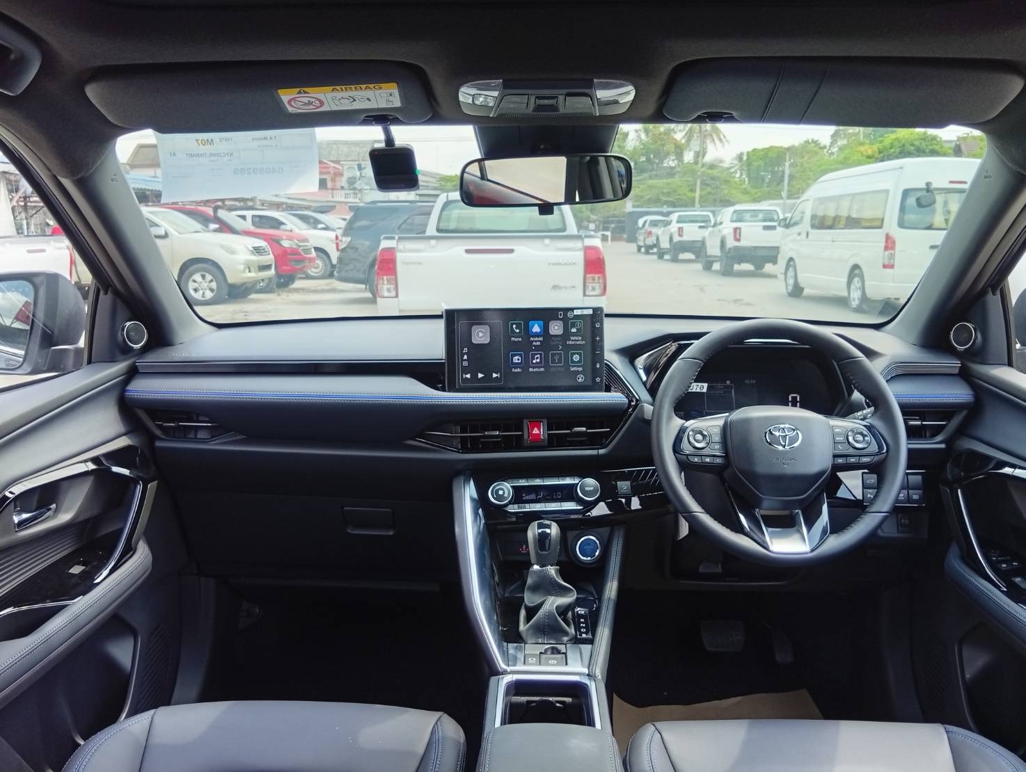Toyota Yaris CROSS Image 2