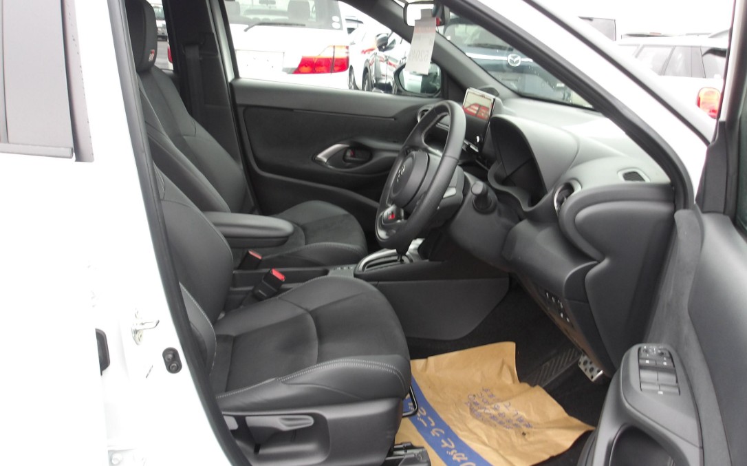 Toyota Yaris CROSS GR Image 2