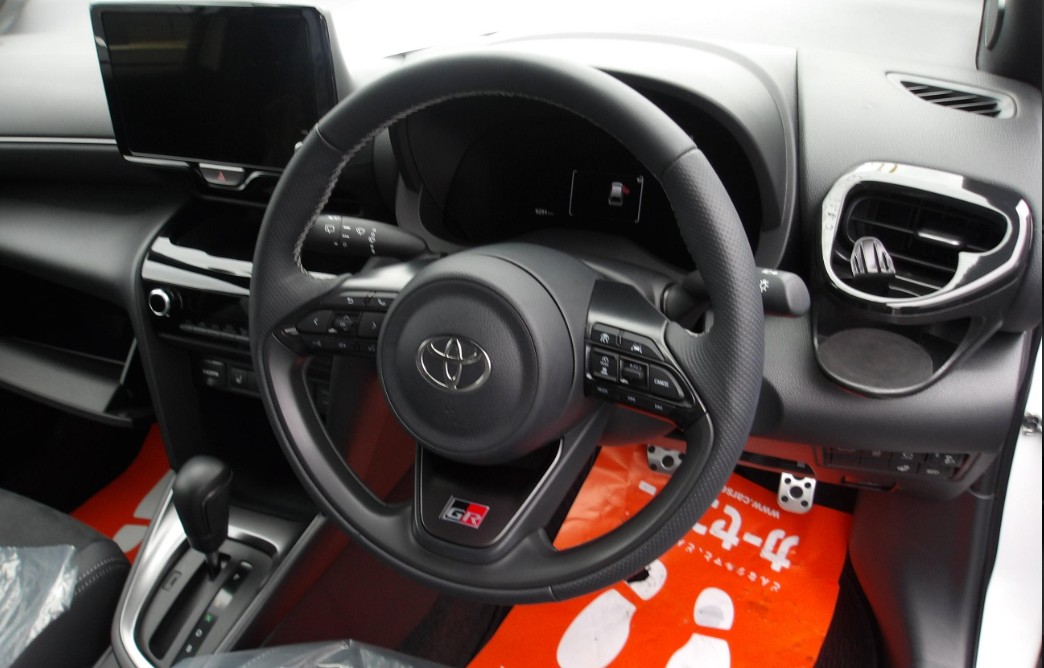 Toyota Yaris CROSS GR Image 3