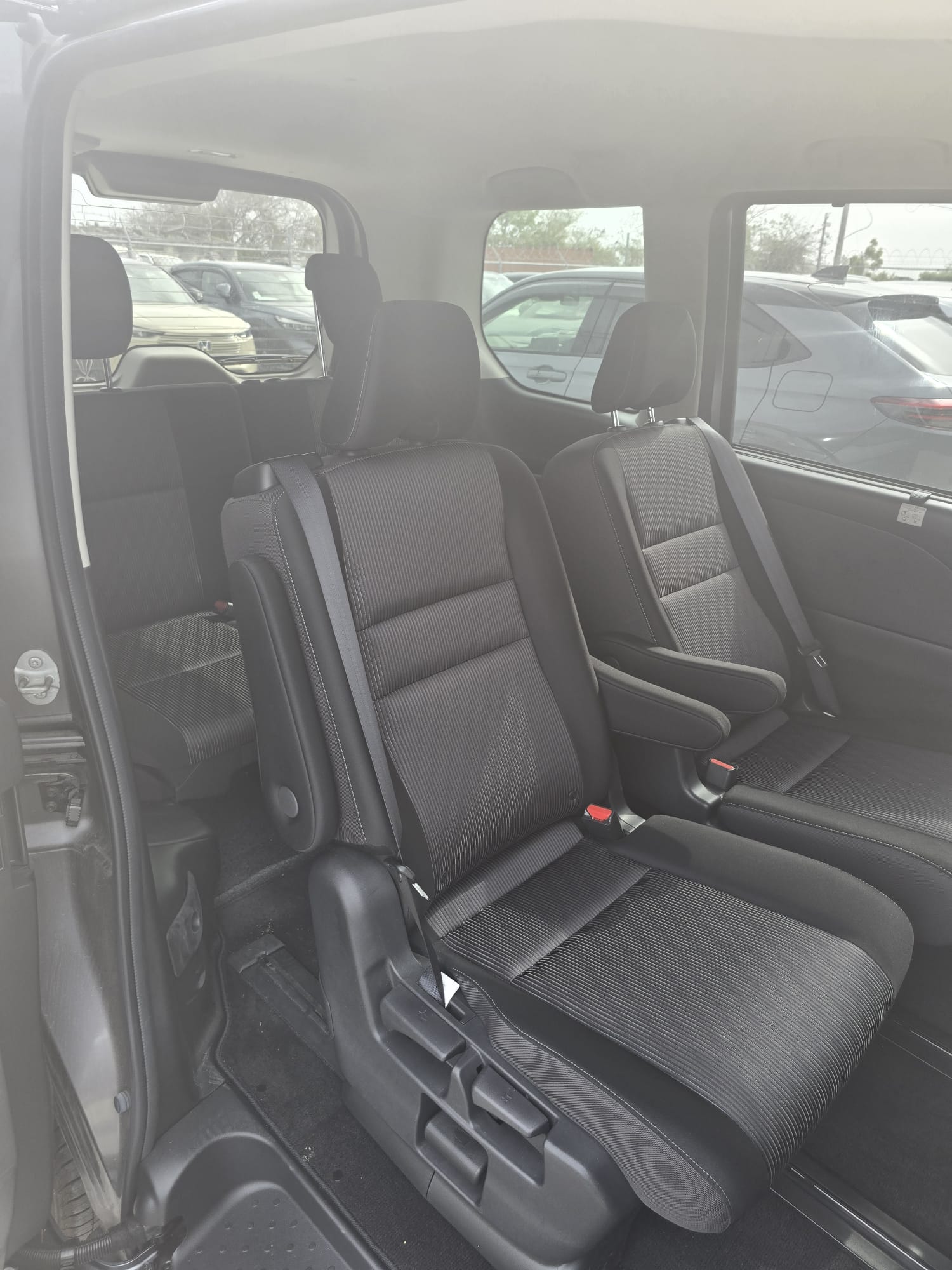 Nissan Serena Image 3