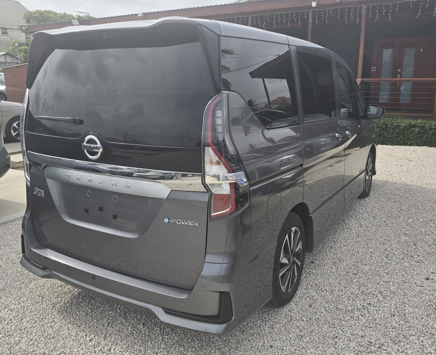 Nissan Serena Image 5